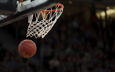 NBA篮球比赛精彩扣篮瞬间